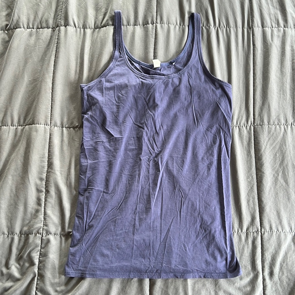 Under Armour Size Medium Purple Tank Top with built in bra shelf- cotton